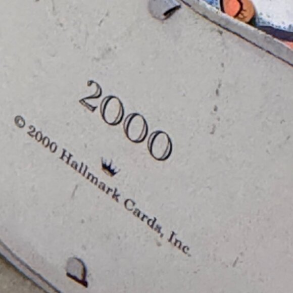 2000 Hallmark Santa Tin Ornament With Faux Fur Beard - Picture 4 of 5